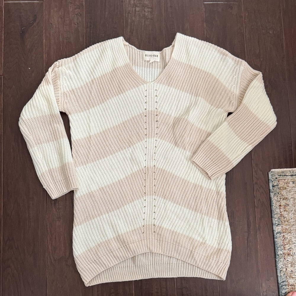 Kendall & Kylie Beige and Cream V-Neck Sweater